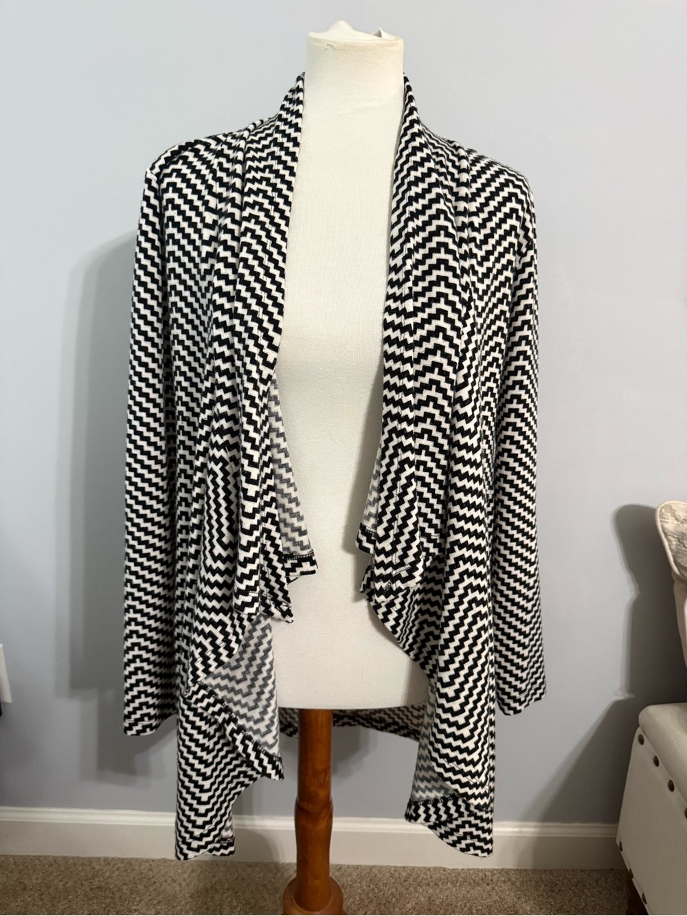Black & White Chevron Women's Sweater